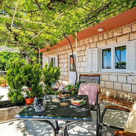 Rose Guest house 3*